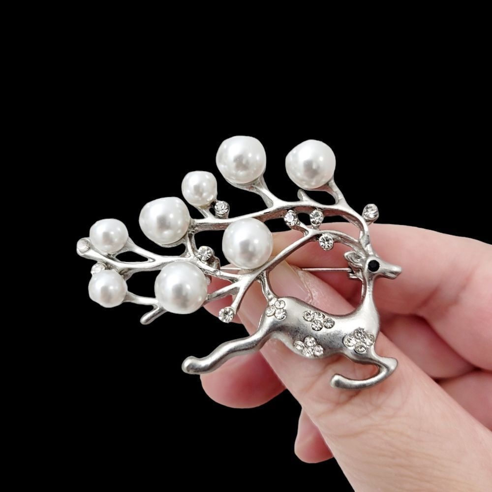Brand New Silver Rhinestone Deer With Pearl Brooch Pin